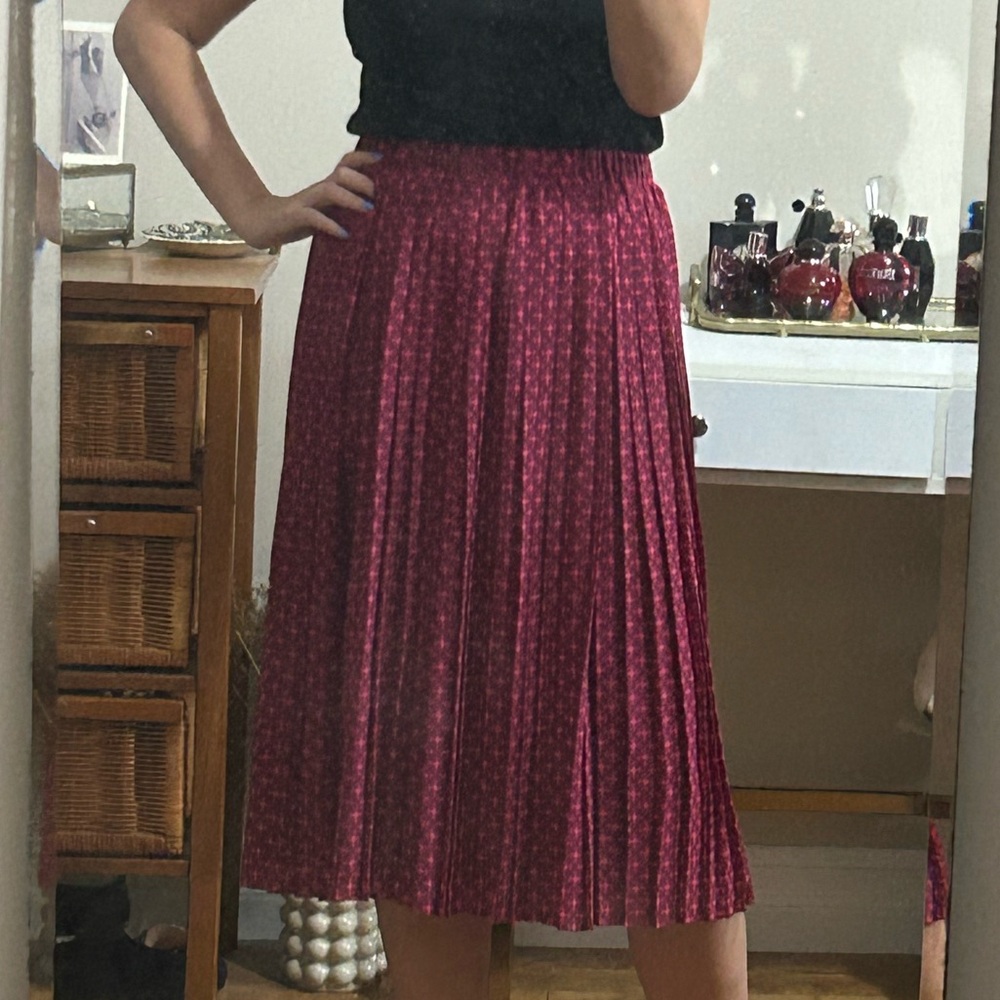 Pleated BR midi skirt - Picture 2 of 4